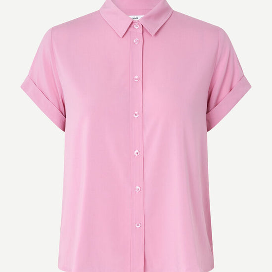 pink short sleeved shirt