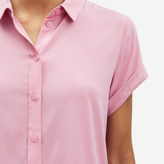 pink short sleeved shirt