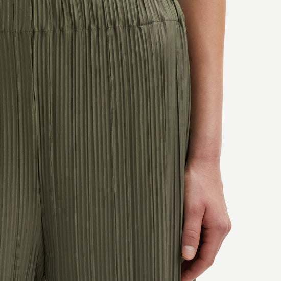 Dusty khaki green thin pleated trousers with elasticated waist