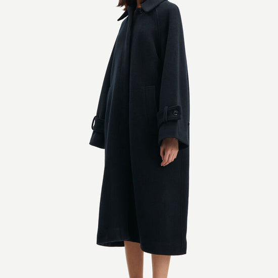 Navy woollen coat with classic collar and wide sleeves with cuff belts