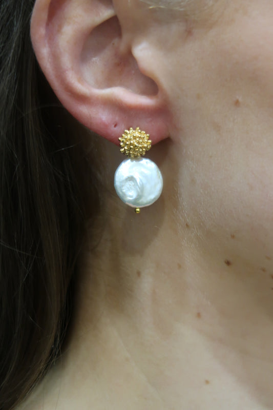 Delicate Feminine Wave Pearl Earrings