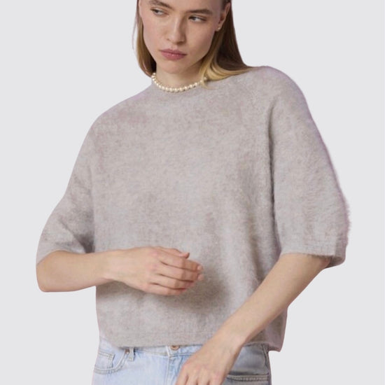 Short sleeve brushed cashmere knit in pale grey