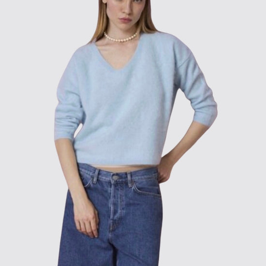 womens long sleeved brushed cashmere v-neck light blue jumper