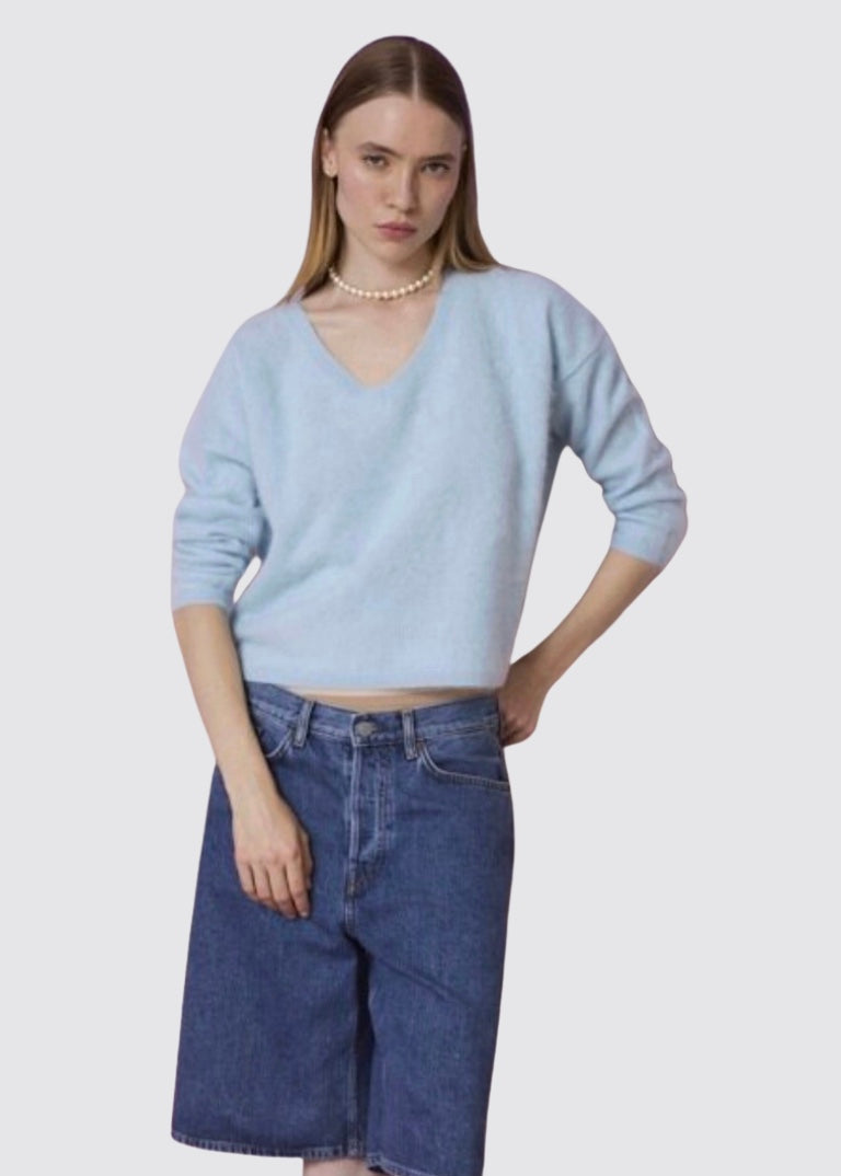 womens long sleeved brushed cashmere v-neck light blue jumper