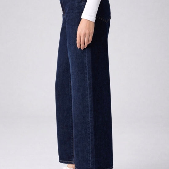 ankle length dark blue jeans 