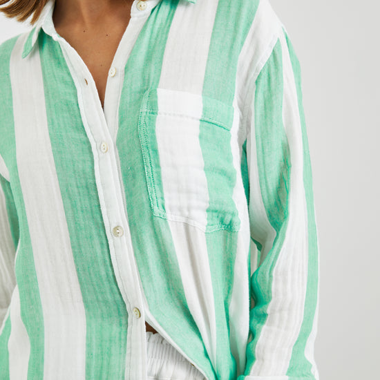 Relaxed 100% cotton muslin shirt with wide white and green stripe