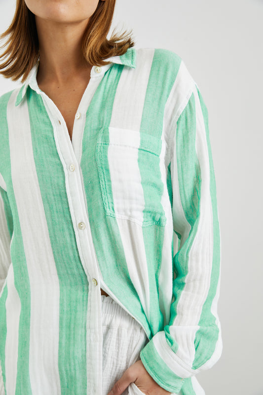 Relaxed 100% cotton muslin shirt with wide white and green stripe