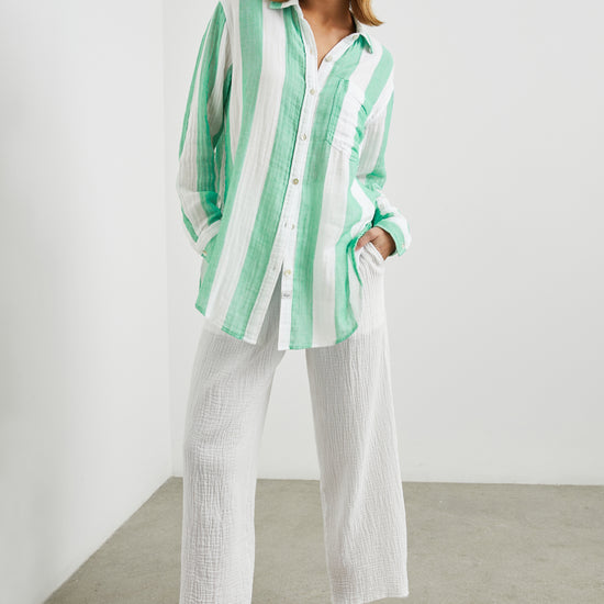 Relaxed 100% cotton muslin shirt with wide white and green stripe