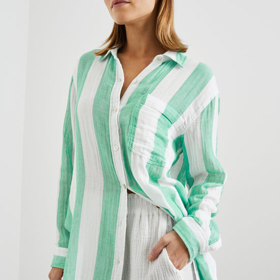 Relaxed 100% cotton muslin shirt with wide white and green stripe