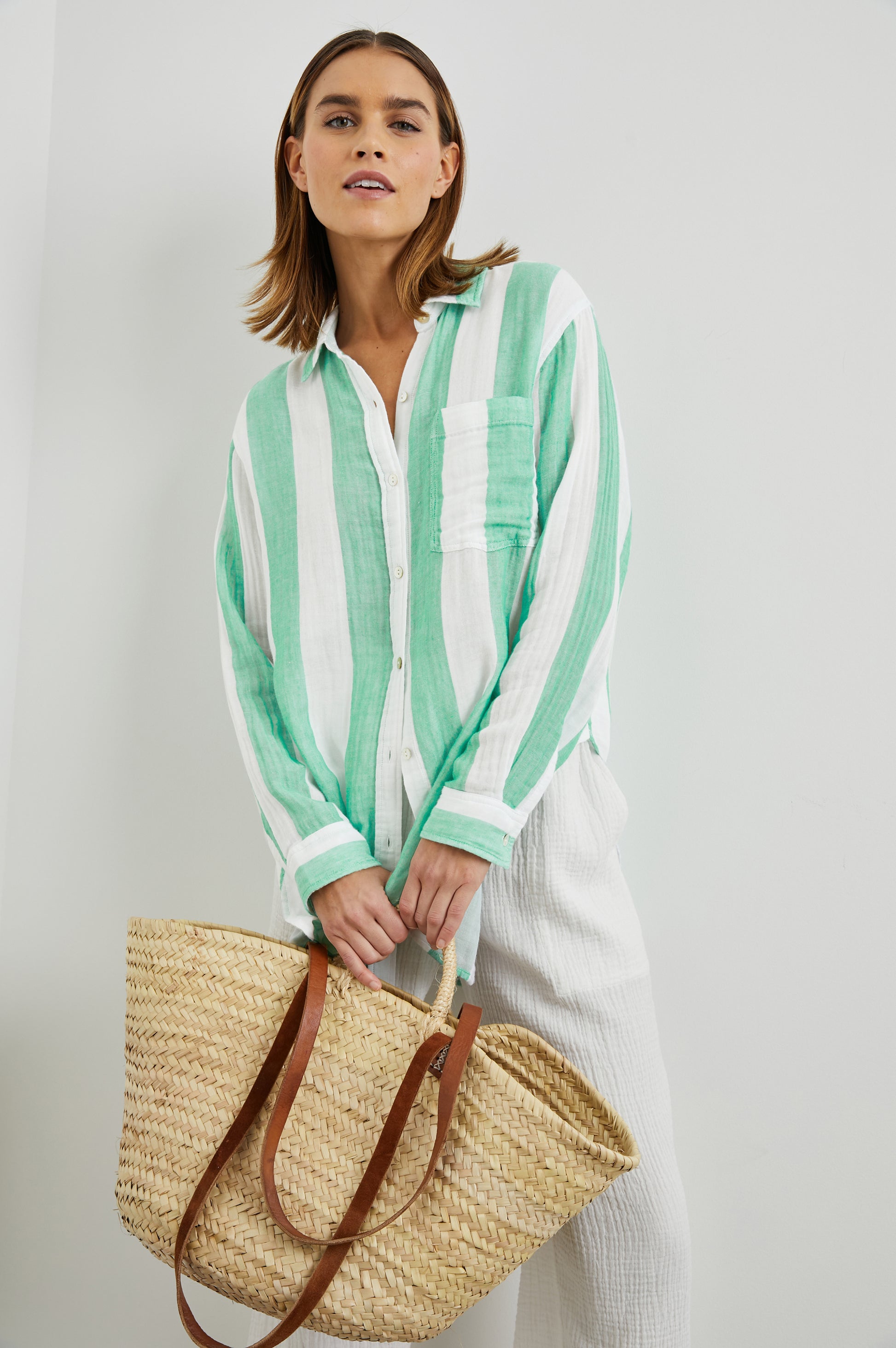 Relaxed 100% cotton muslin shirt with wide white and green stripe