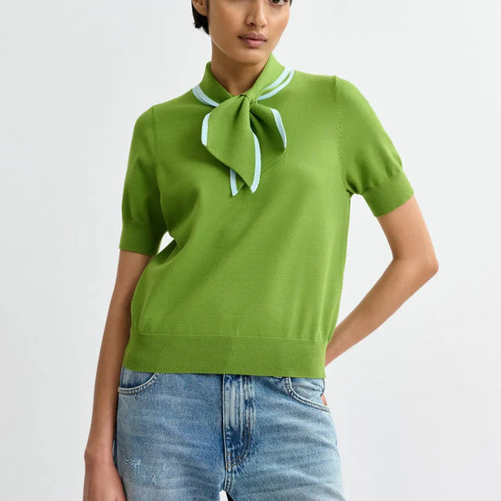 short sleeve green knit with tie at the neck model