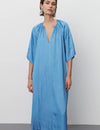Light blue fluid long dress with crew neckline and short wide sleeves