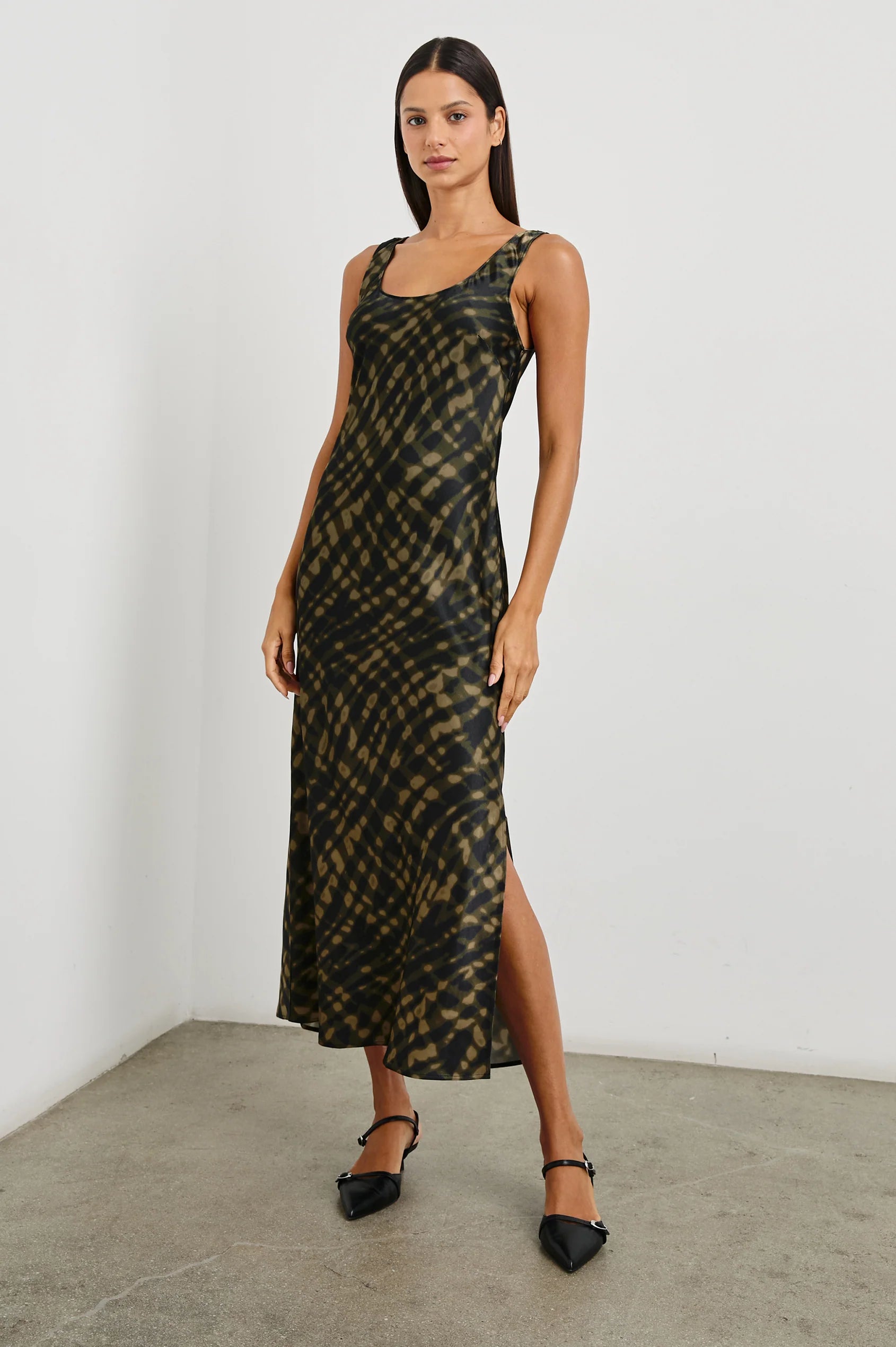 green patterned scoop neck sleeveless midi dress 