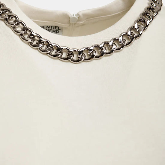 White tshirt with a chain close up