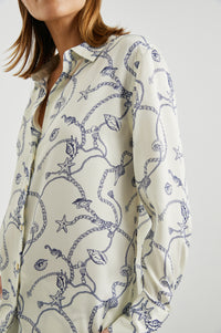Ecru shirt with a nautical chain print
