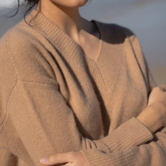 camel cashmere v neck jumper with ribbed neck, cuffs and hem close up
