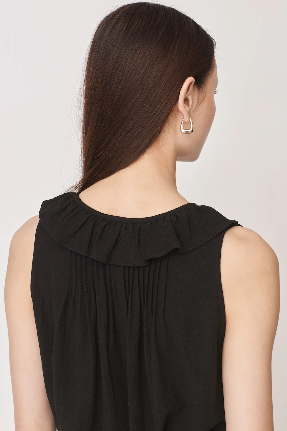 sleeveless v neck frill 