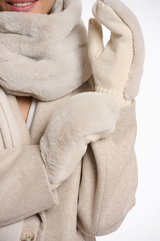 beige knitted mittens with faux fur on top side model shot