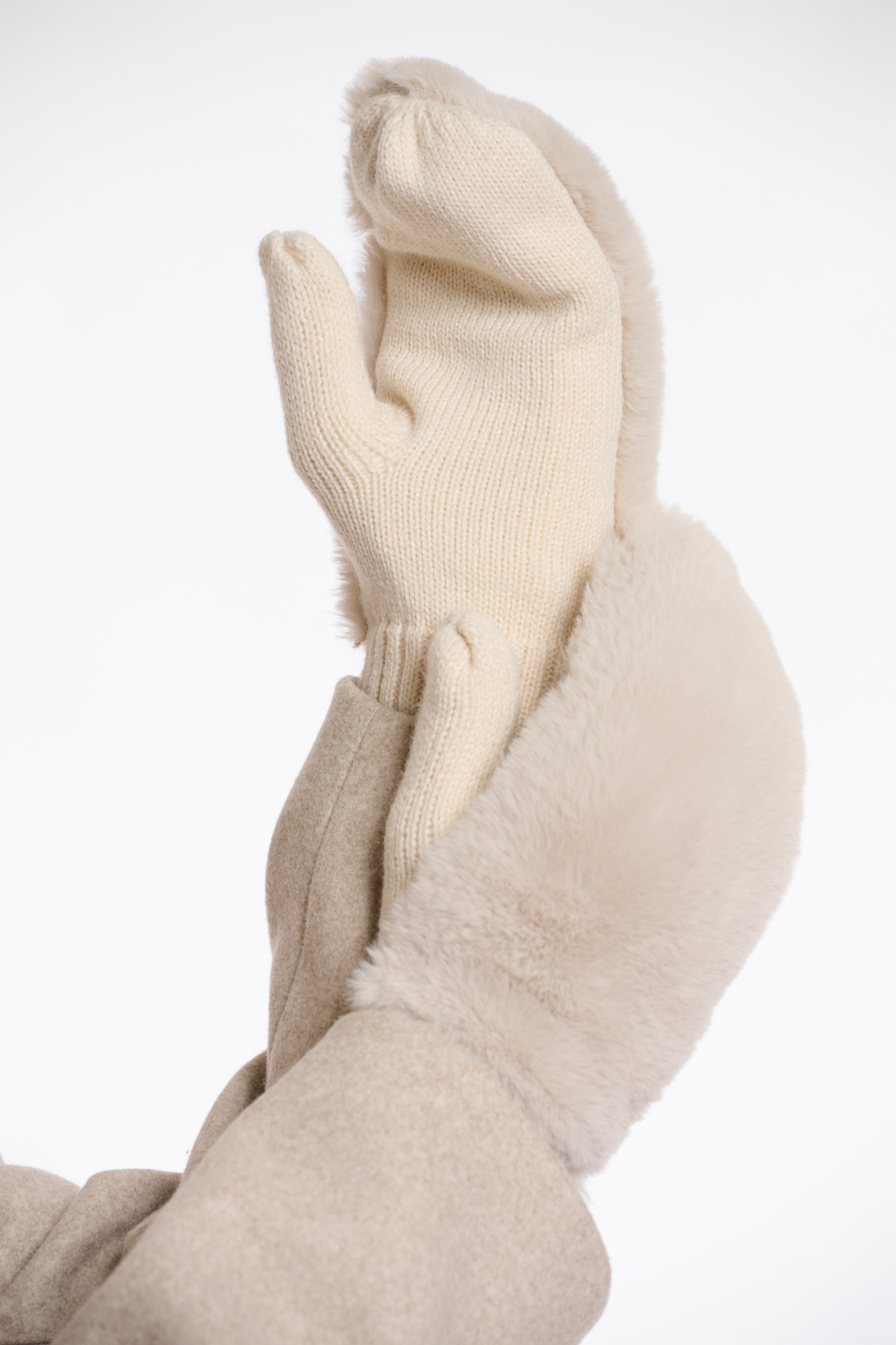beige knitted mittens with faux fur on top side