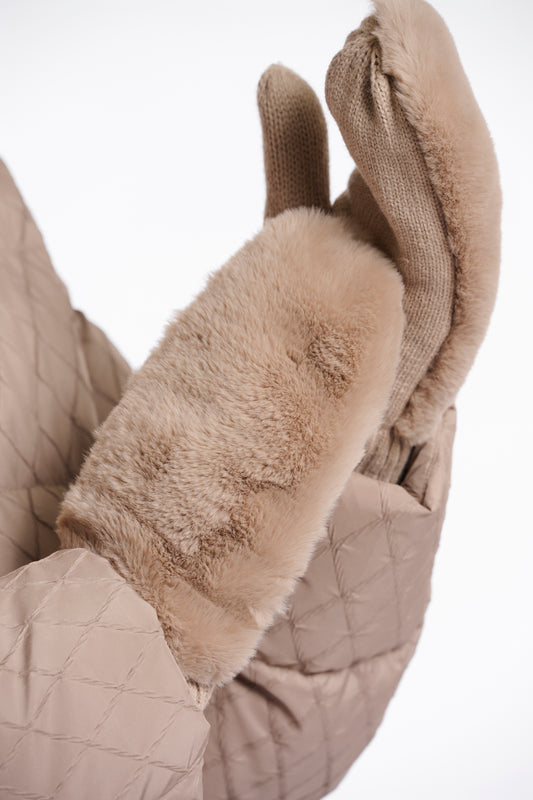 beige knitted mittens with faux fur top