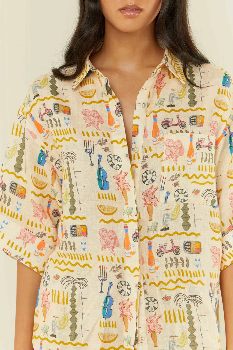 Printed linen shirt with short sleeves and a classic collar in a summer print close up