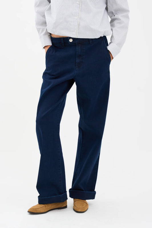 dark blue wide leg jeans from pieszak model shot