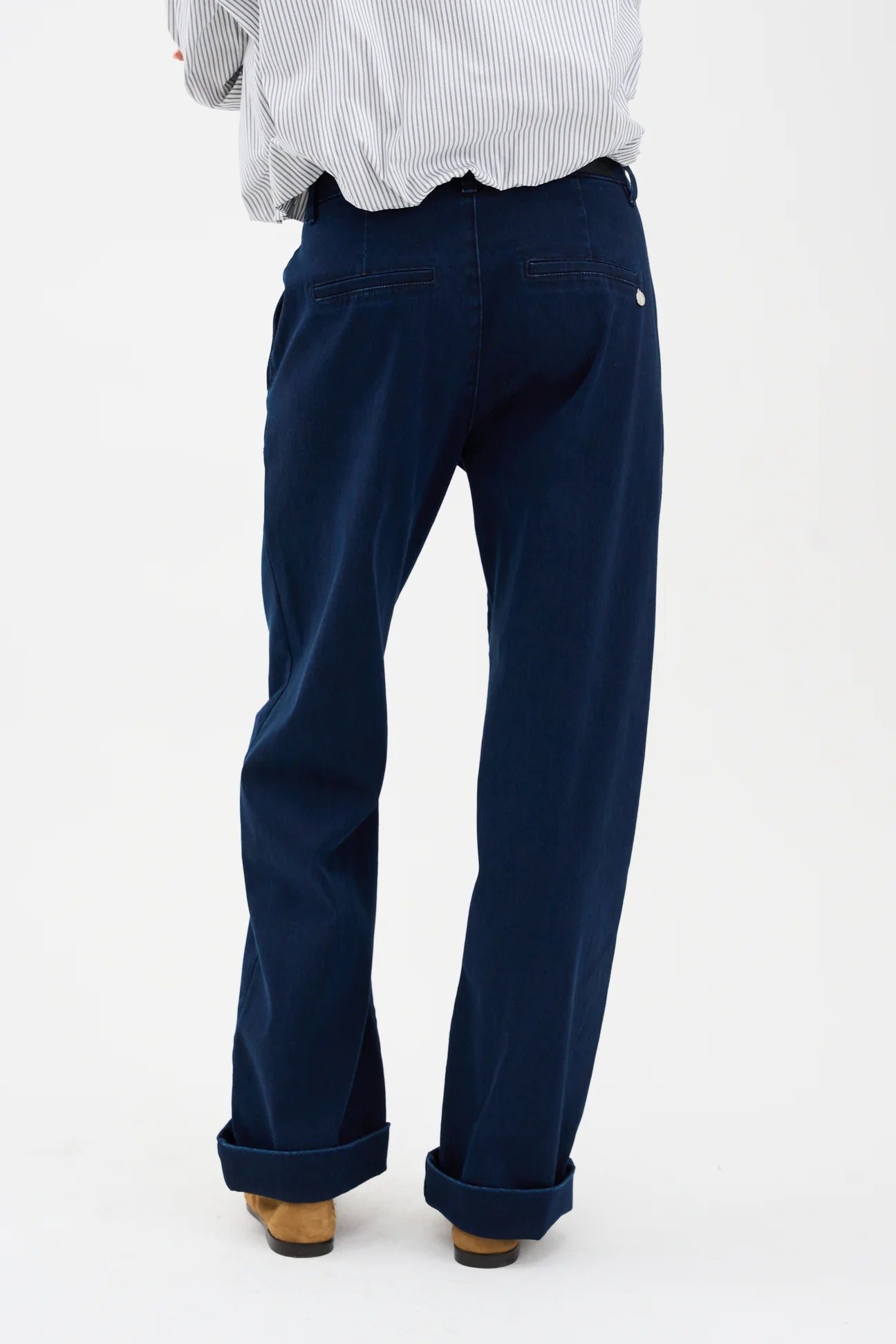 dark blue wide leg jeans from pieszak rear view