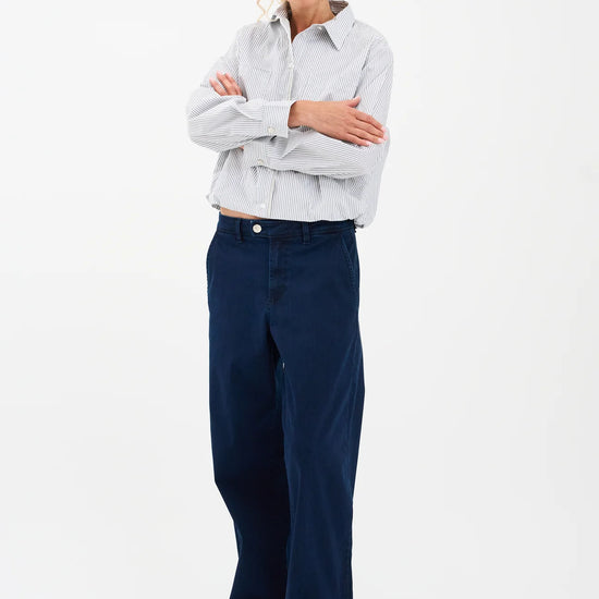 dark blue wide leg jeans from pieszak model shot