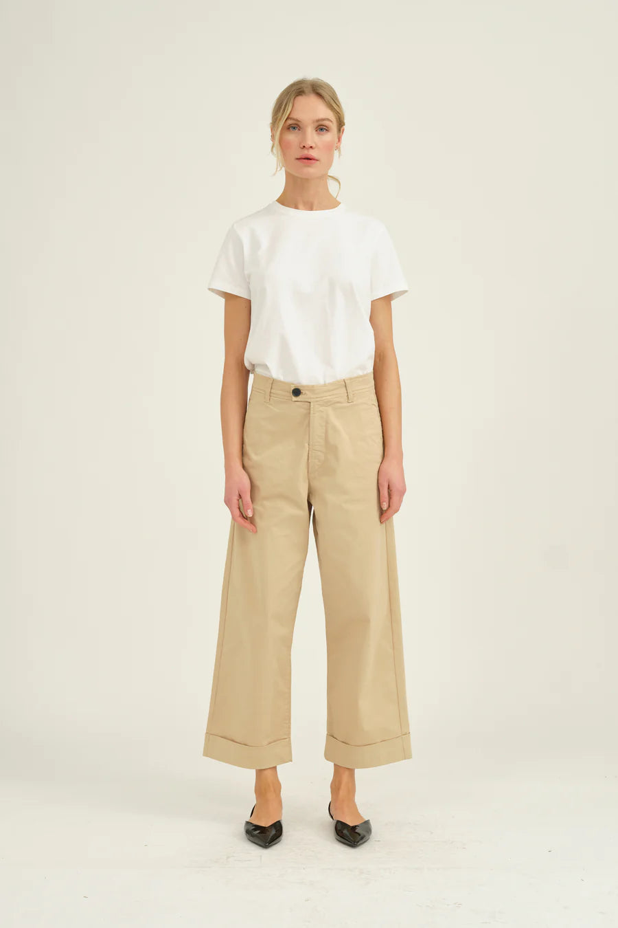 Beige straight leg chino cotton trousers with turnups
