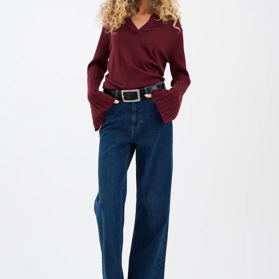 straight leg blue jeans from pieszak model shot