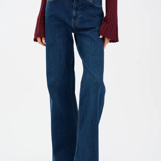 straight leg blue jeans from pieszak model shot