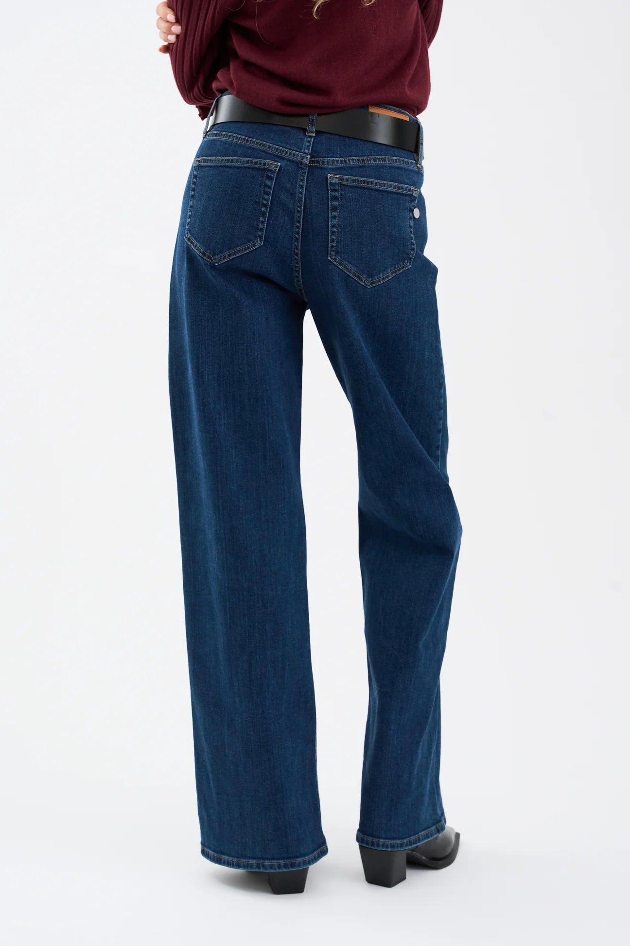 straight leg blue jeans from pieszak rear view