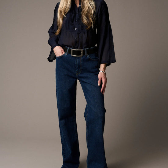 straight leg blue jeans from pieszak model shot