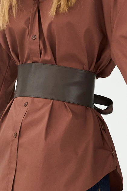 brown leather tie belt  model shot