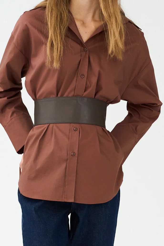 brown leather tie belt  model shot