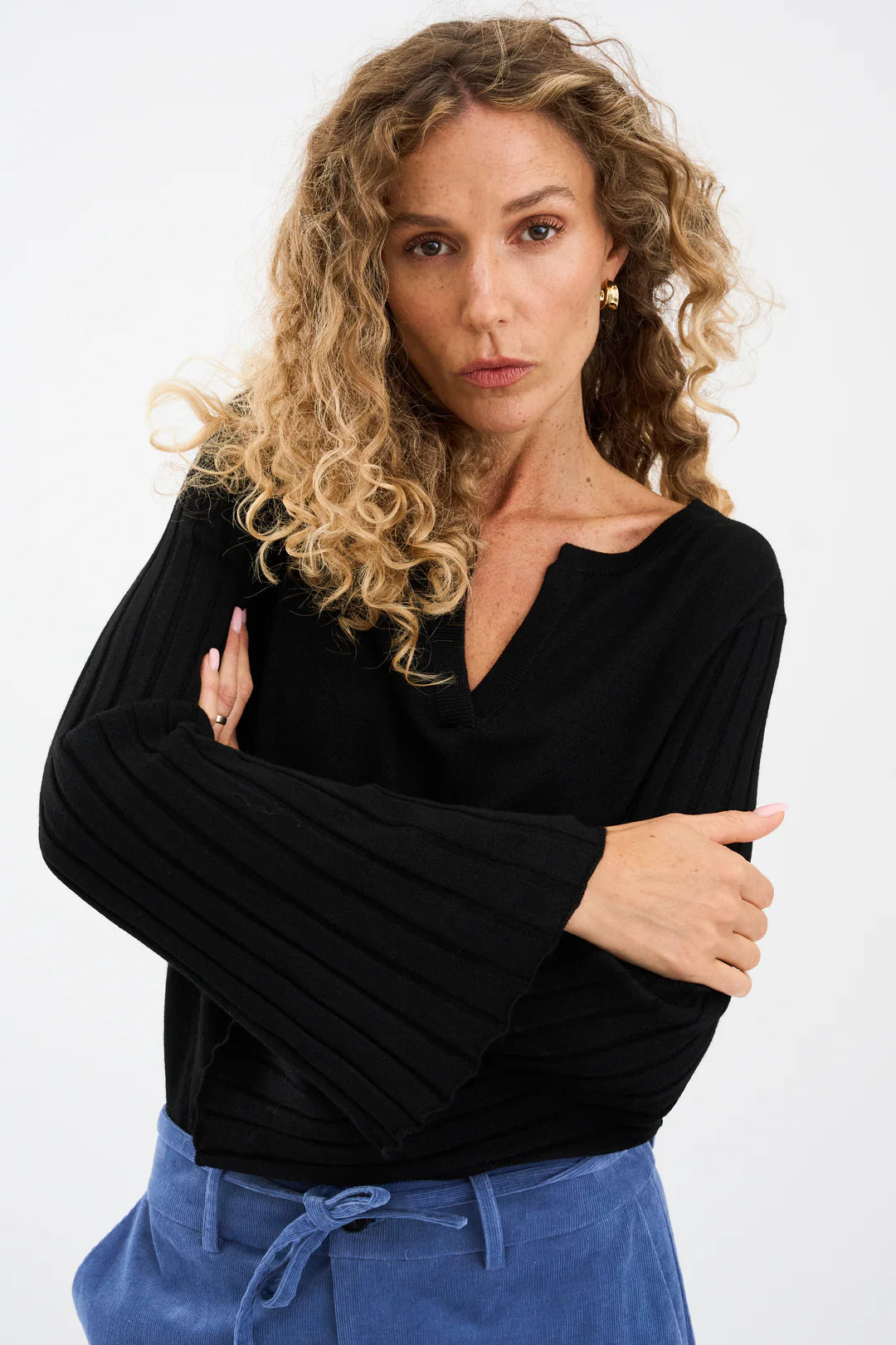 black v neck metallic top with ribbed wide sleeves from pieszak model shot