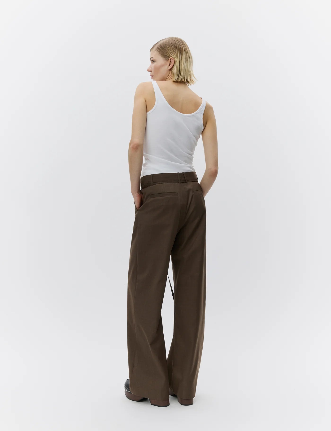 wide leg brown suit trousers with self tie at the waist from day birger rear view
