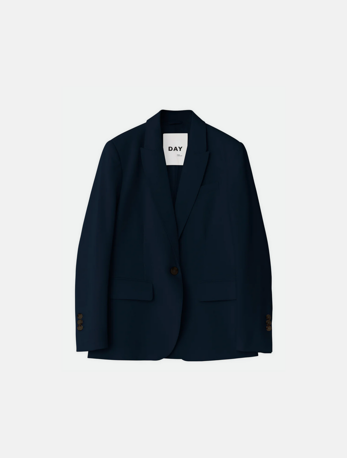 Single breasted blazer with two front flap pockets regular fit