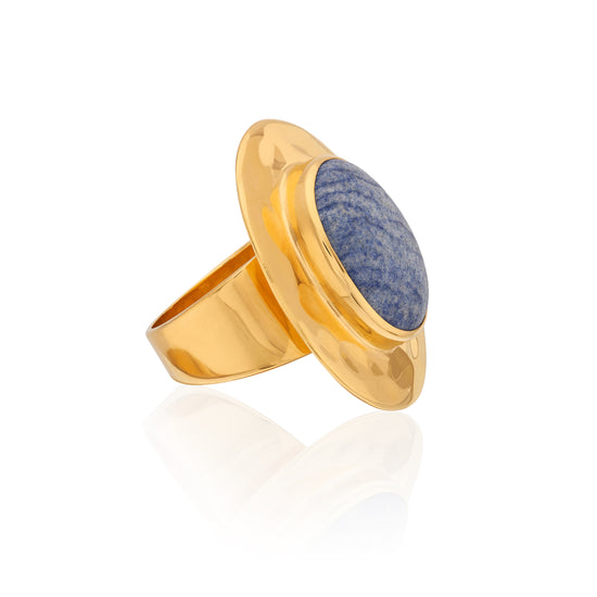 oval gold ring with dumortierite blue stone  side view 