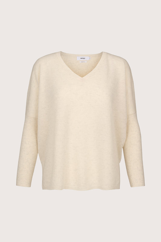 cashmere cream v neck jumper with ribbed sleeves and boxy fit 