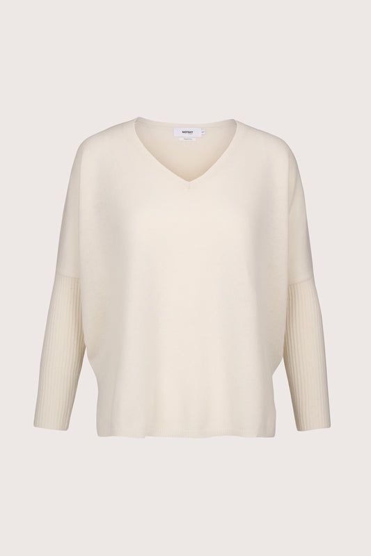 cashmere ecru jumper with ribbed sleeves and boxy fit 