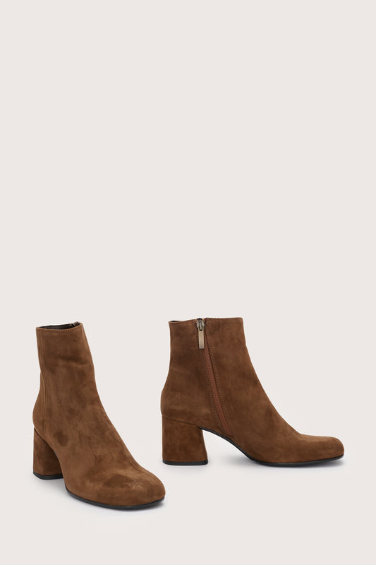 Coffee colour suede boot with block heel and side zip 