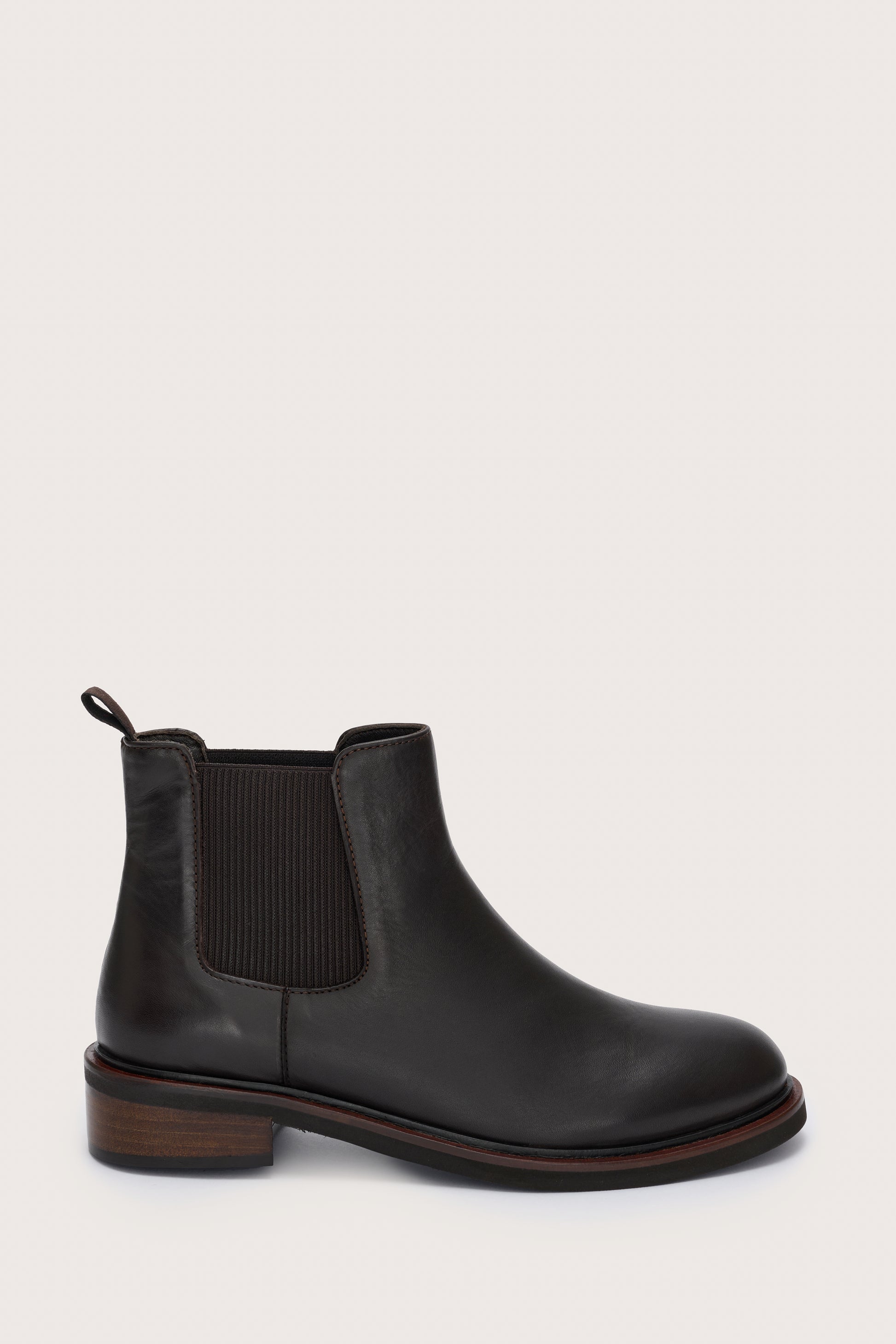 Short chocolate brown chelsea boot