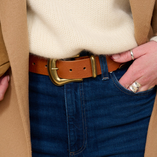 tan leather betl with gold buckle model shot
