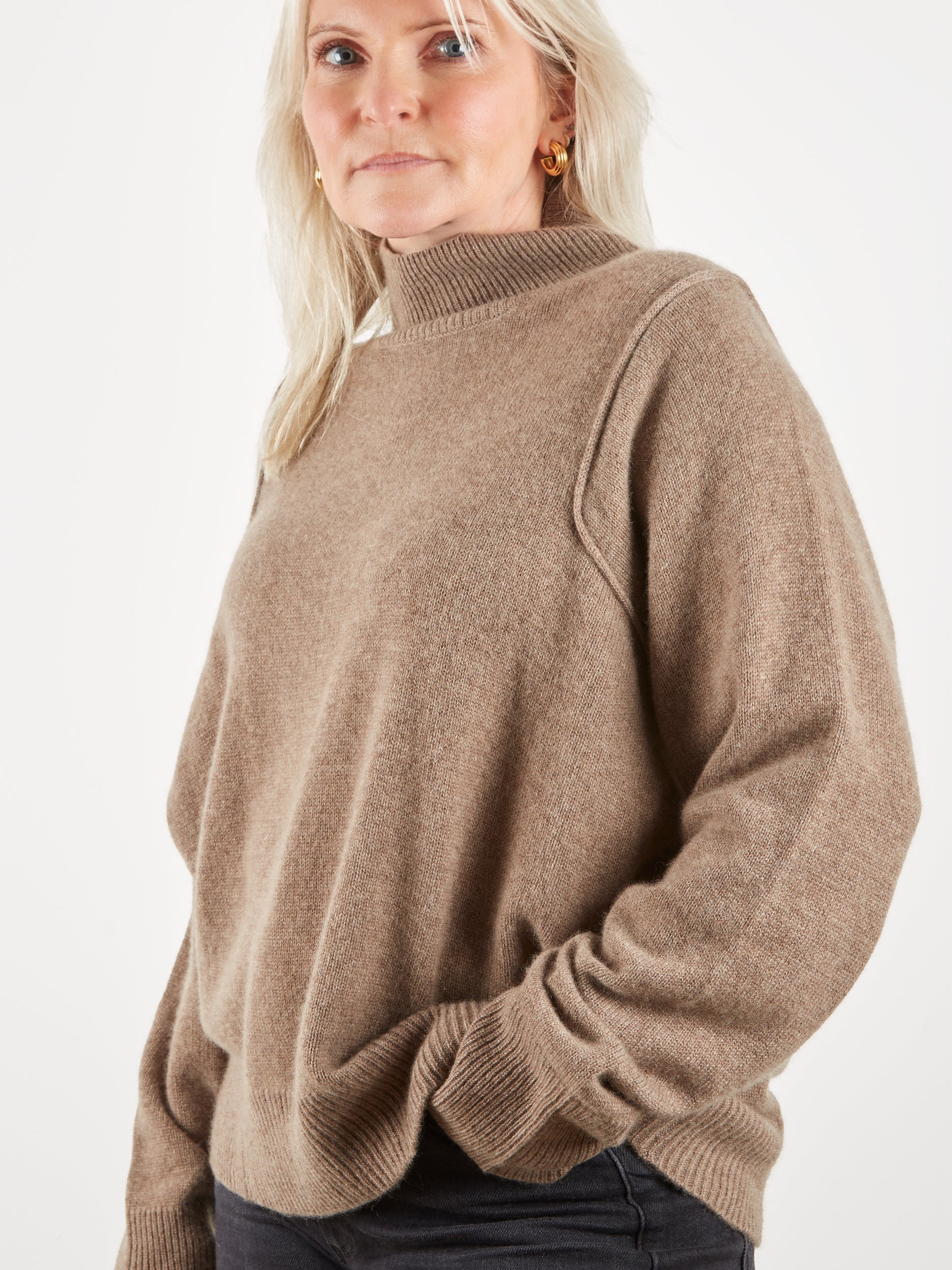 Side view of cashmere mid brown knit to show shoulder detail