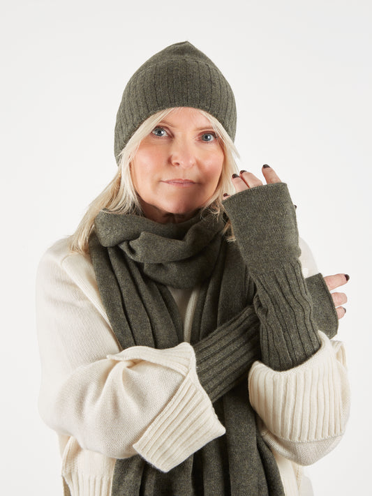 Dark green cashmere set of beanie hat scarf and wrist warmers