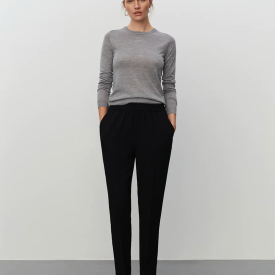 Pull on black tailored trousers with an elasticated waistband and side pockets