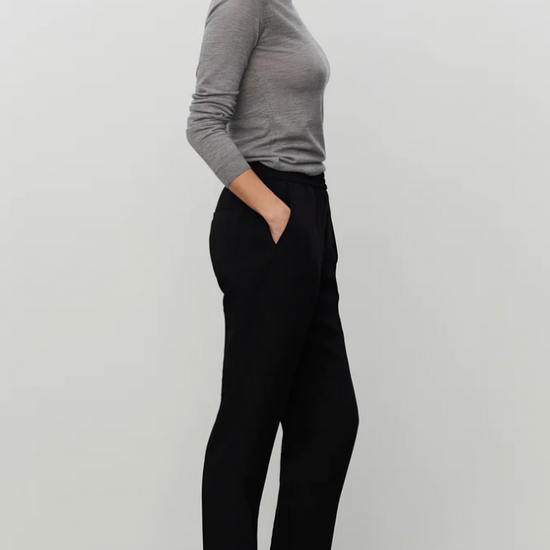 Pull on black tailored trousers with an elasticated waistband and side pockets