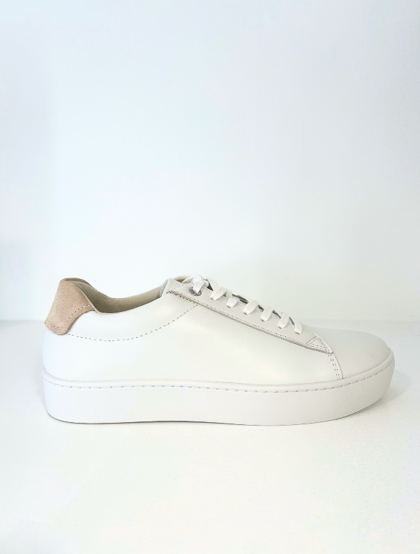 White leather trainer Contrast heel tab Leather upper Rubber sole 5526-001-01