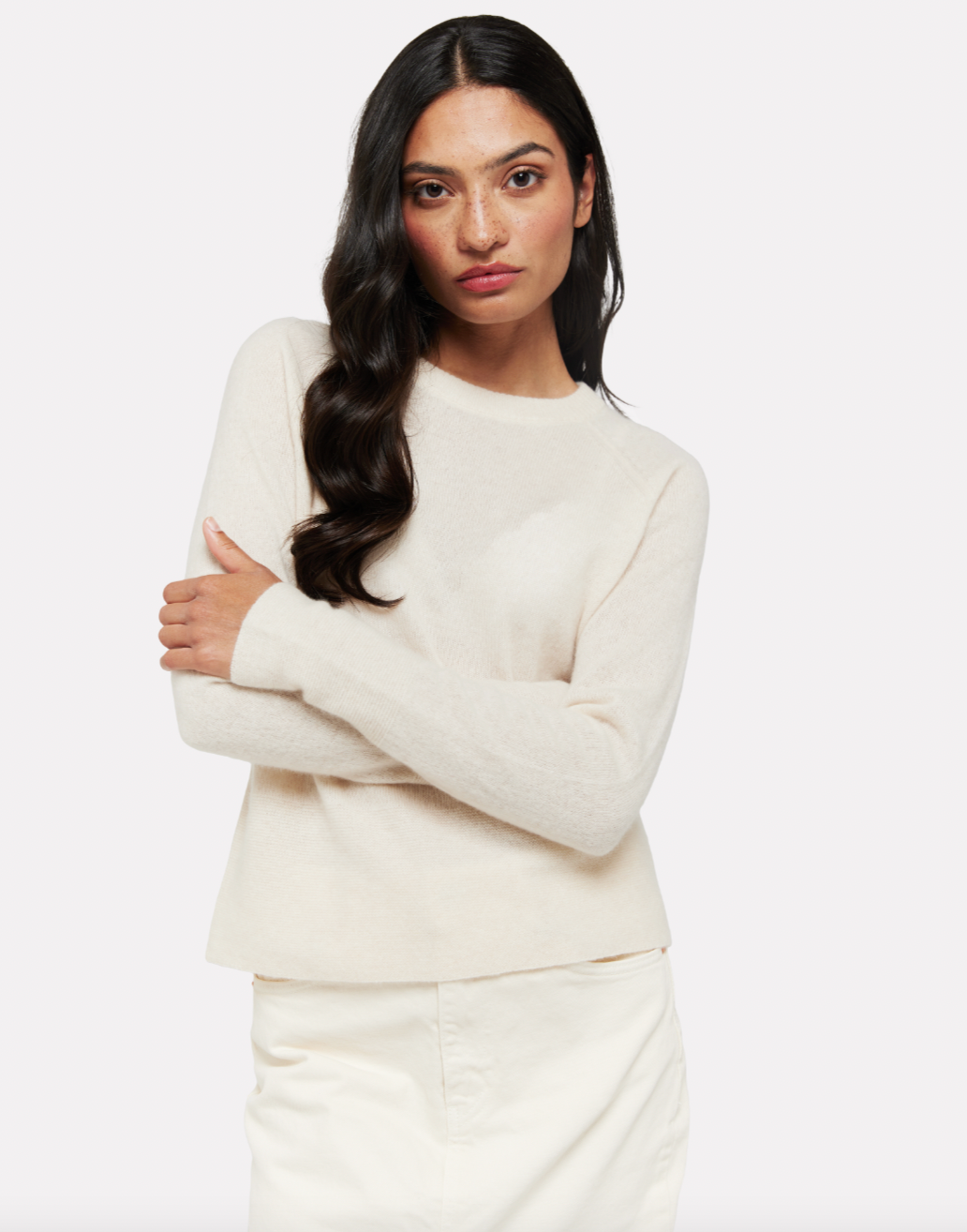 Cream raglan sleeved cashmere jumper with crew neck